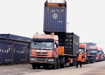 廣州南沙物流樞紐 專業(yè)集裝箱拖車與集卡運(yùn)輸服務(wù)全解析